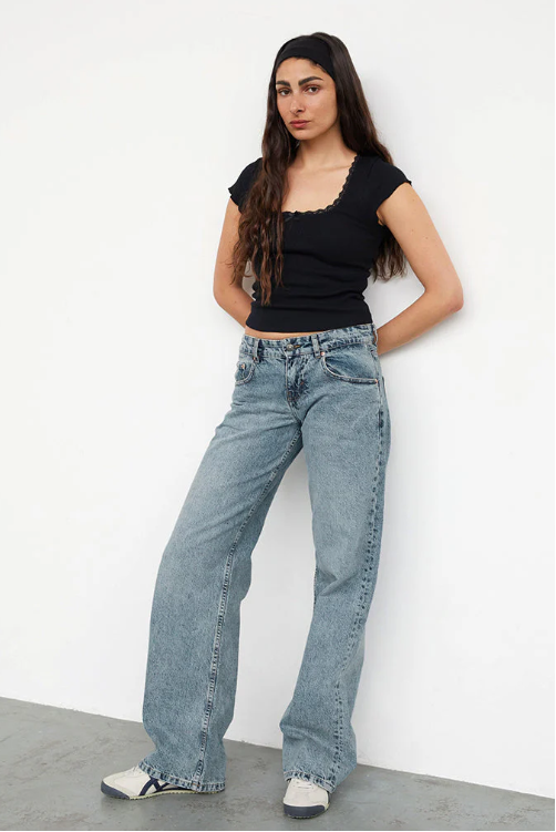 EVOCCA™ | Jeans modelo corte bajo clásico